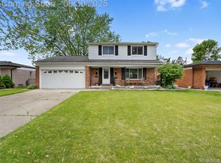 34127 Foxboro Rd, Sterling Heights, MI 48312