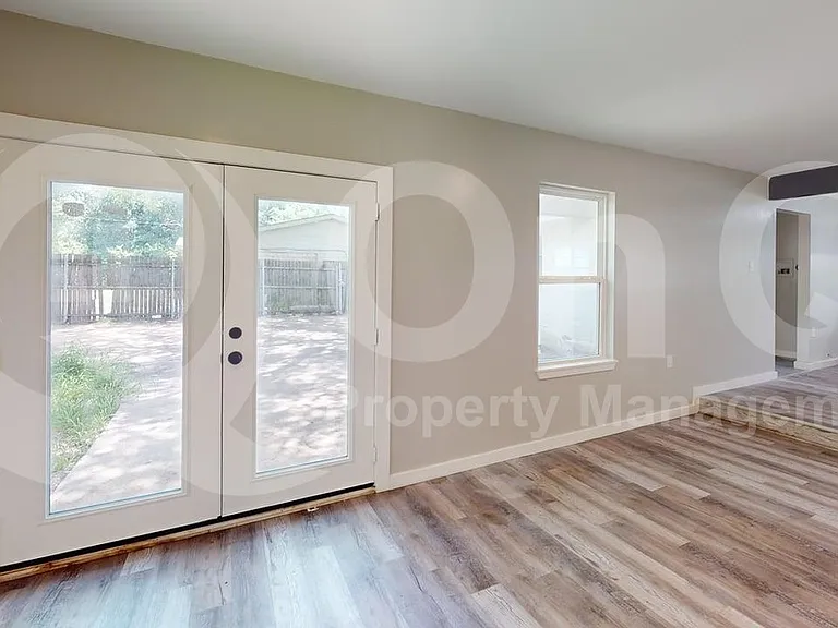 4320 Live Oak Dr — Photo 7
