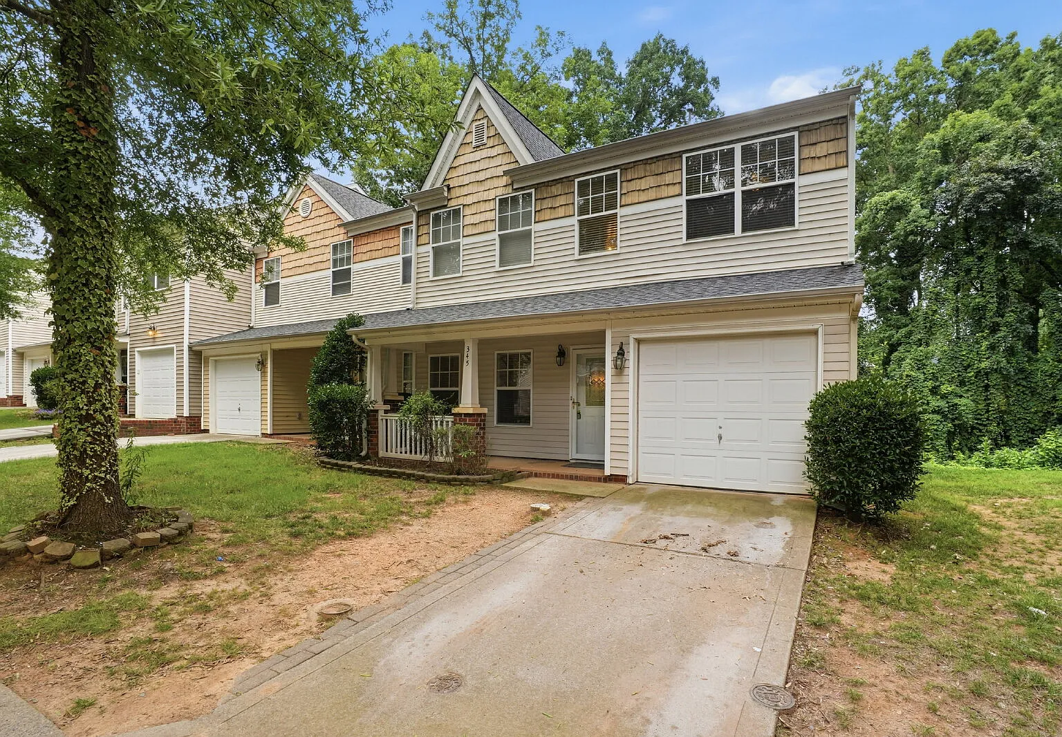 Spacious End Unit Townhome! — Photo 3