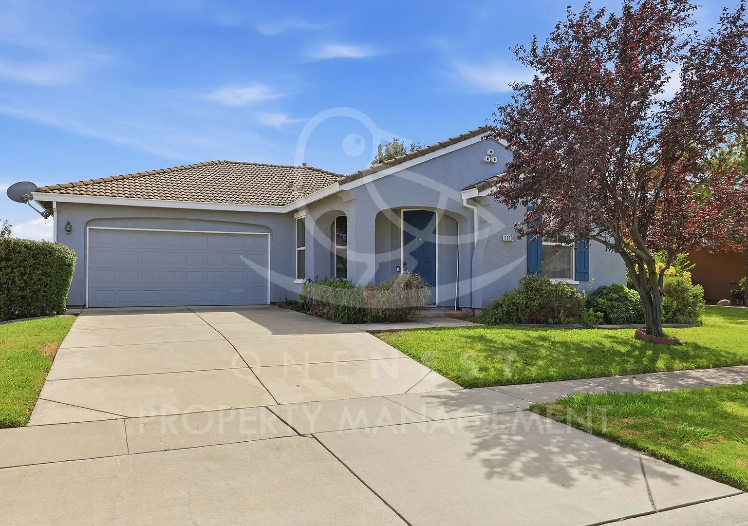 charming bungalow-style 3-bedroom, 2-bathroom single-level home in Olivehurst — Photo 2