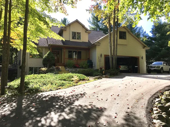 4340 Hampshire Dr, Williamsburg, MI 49690