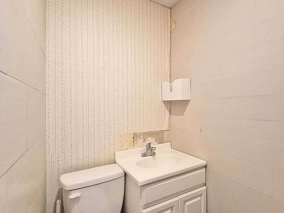 4th image of 186 Dahill Rd #2R