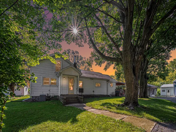 302 E Main St, Vermontville, MI 49096
