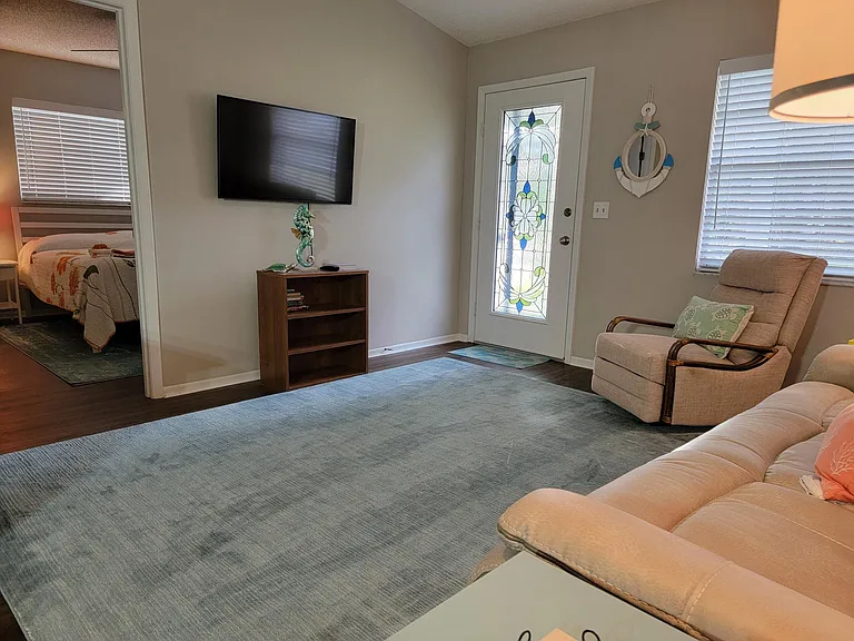Living room. Wall-mounted TV.
