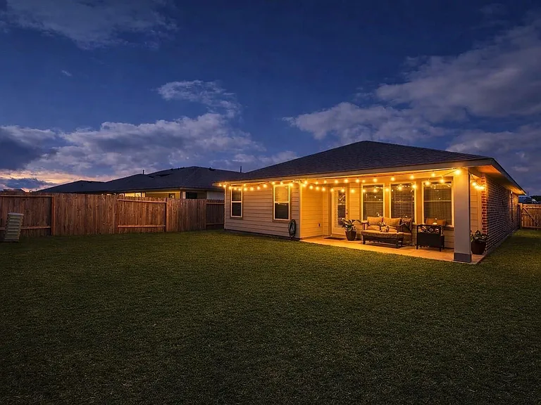 10647 Cascade Creek Dr — Photo 3