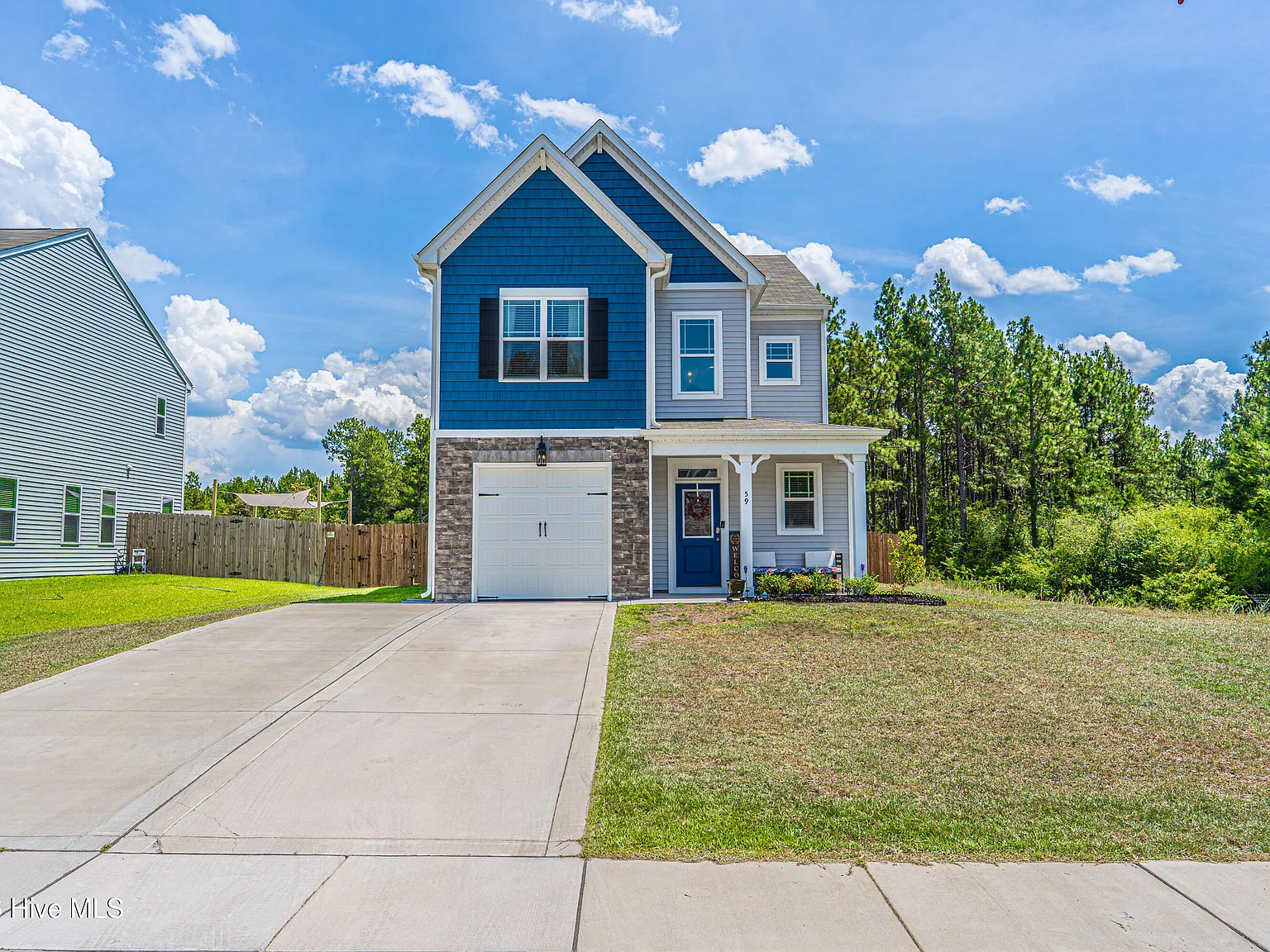 3 bed, 2.5 bath, 2130 sqft, $2,400 — Photo 1