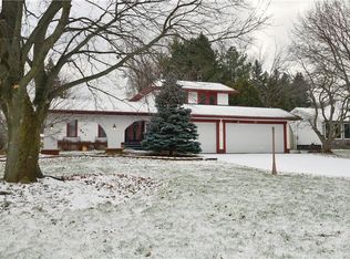 35 Cherry Creek Ln, Rochester, NY 14626