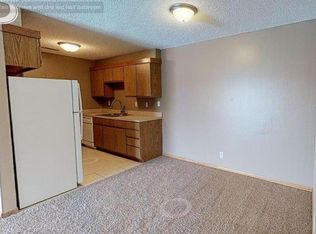 5111 Emerald Dr #11, Lincoln, NE 68516