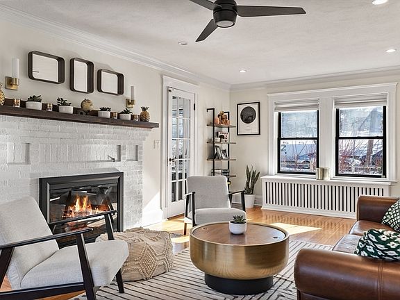 2nd image of 424 Brook Rd