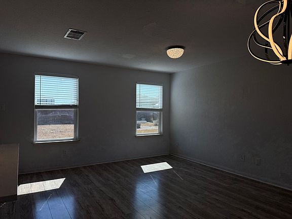 4th image of 709 Yearwood Ln