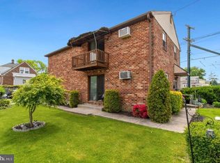 902 Spruce St, Collingdale, PA 19023