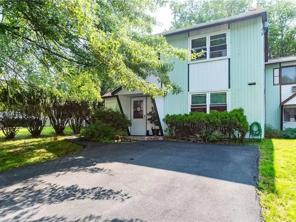 10 Elizabeth Way, Kiamesha Lake, NY 12751