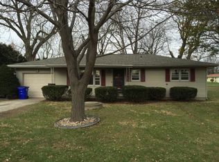 220 Shutter Dr, Decatur, IL 62526