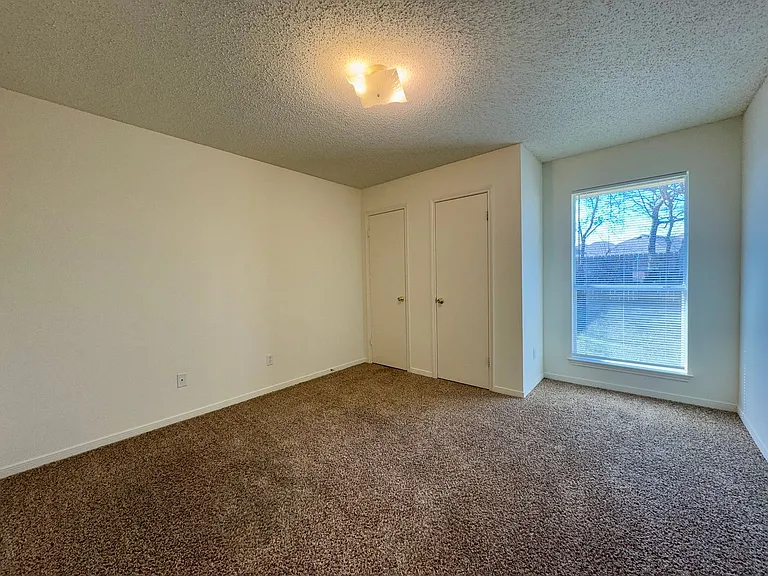 974 Parkview Cir — Photo 10