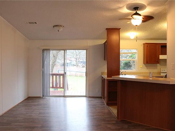3rd image of 3712 Woodview Dr