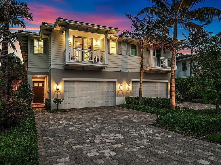 436 NE Wavecrest Way — Photo 3