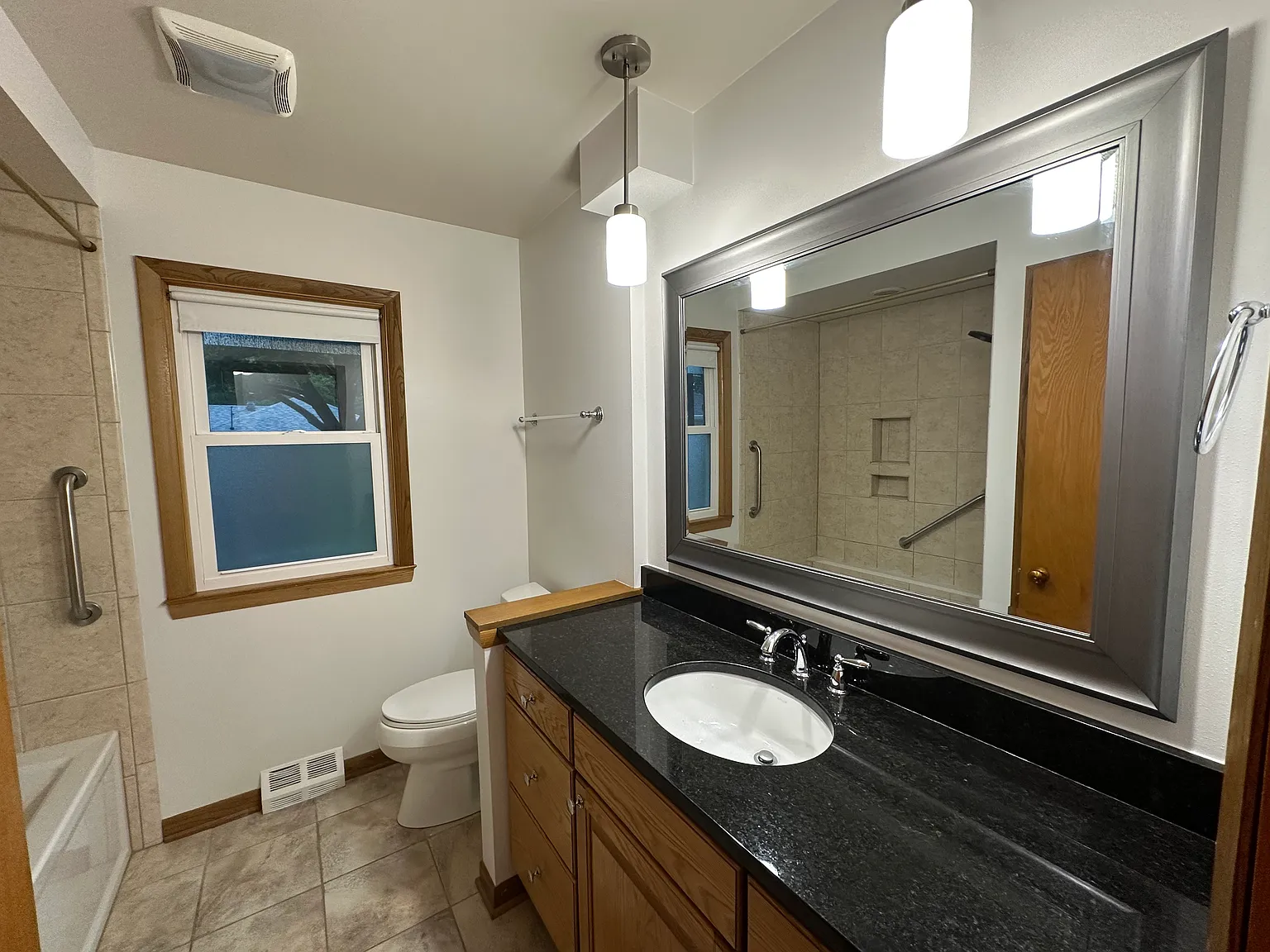 2 bed, 1140 sqft, $1,950 — Photo 4