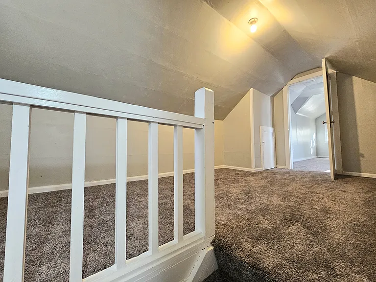 867 Farnham Ave — Photo 23