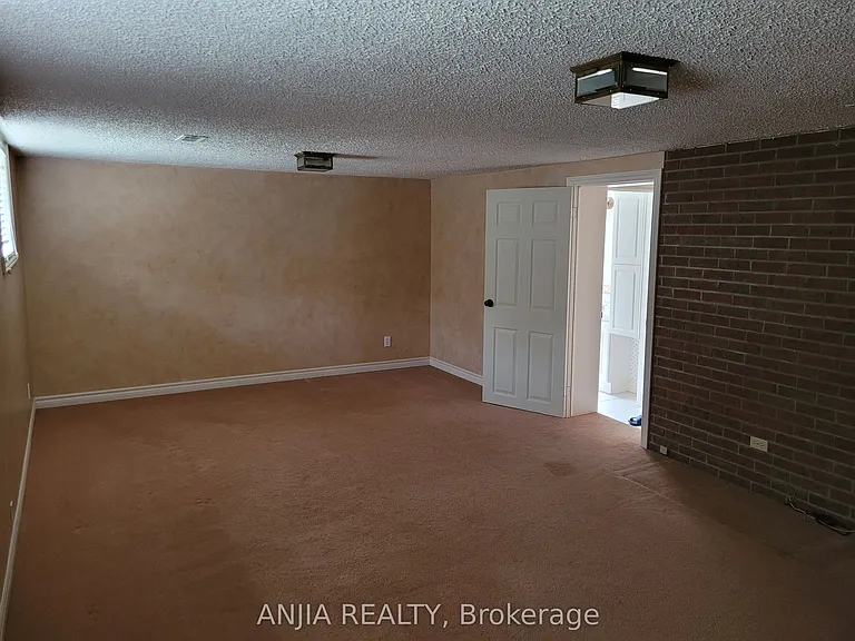 1299 Shamir Cres #BASEMENT — Photo 3