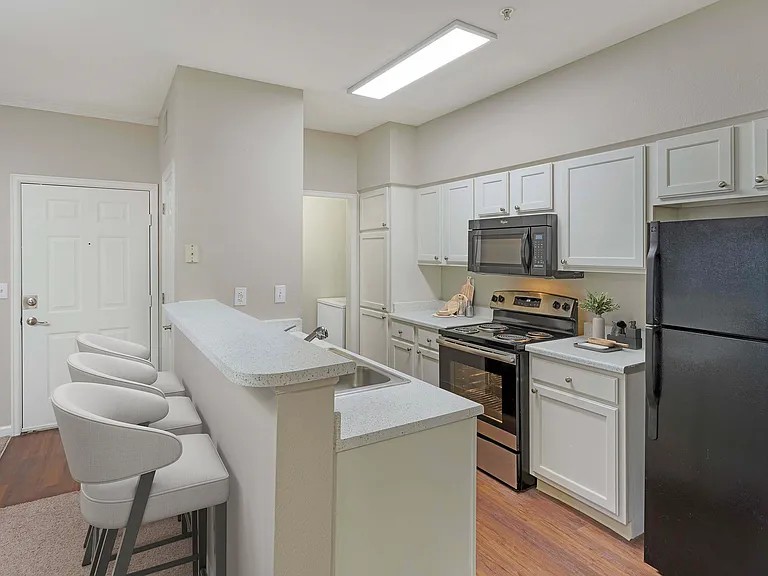 SkyeCrest Apartments — Photo 2