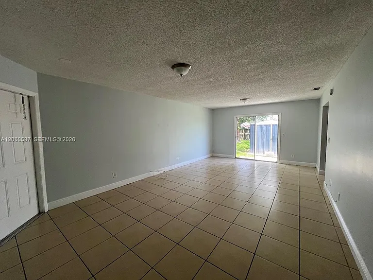 738 SW 9th St — Photo 7