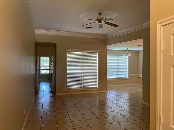 3rd image of 208 Stuttgart Cir