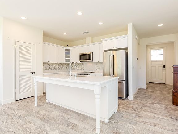 Open Floor Plan. Large kitchen counter