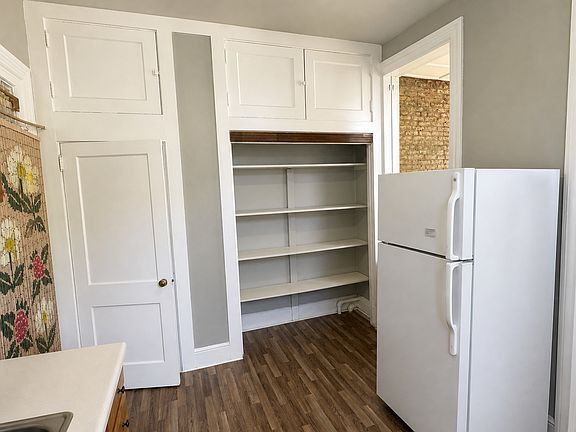 4th image of 214-216 E King St