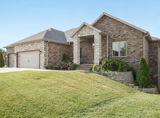 3936 E Ridgeview St, Springfield, MO 65809