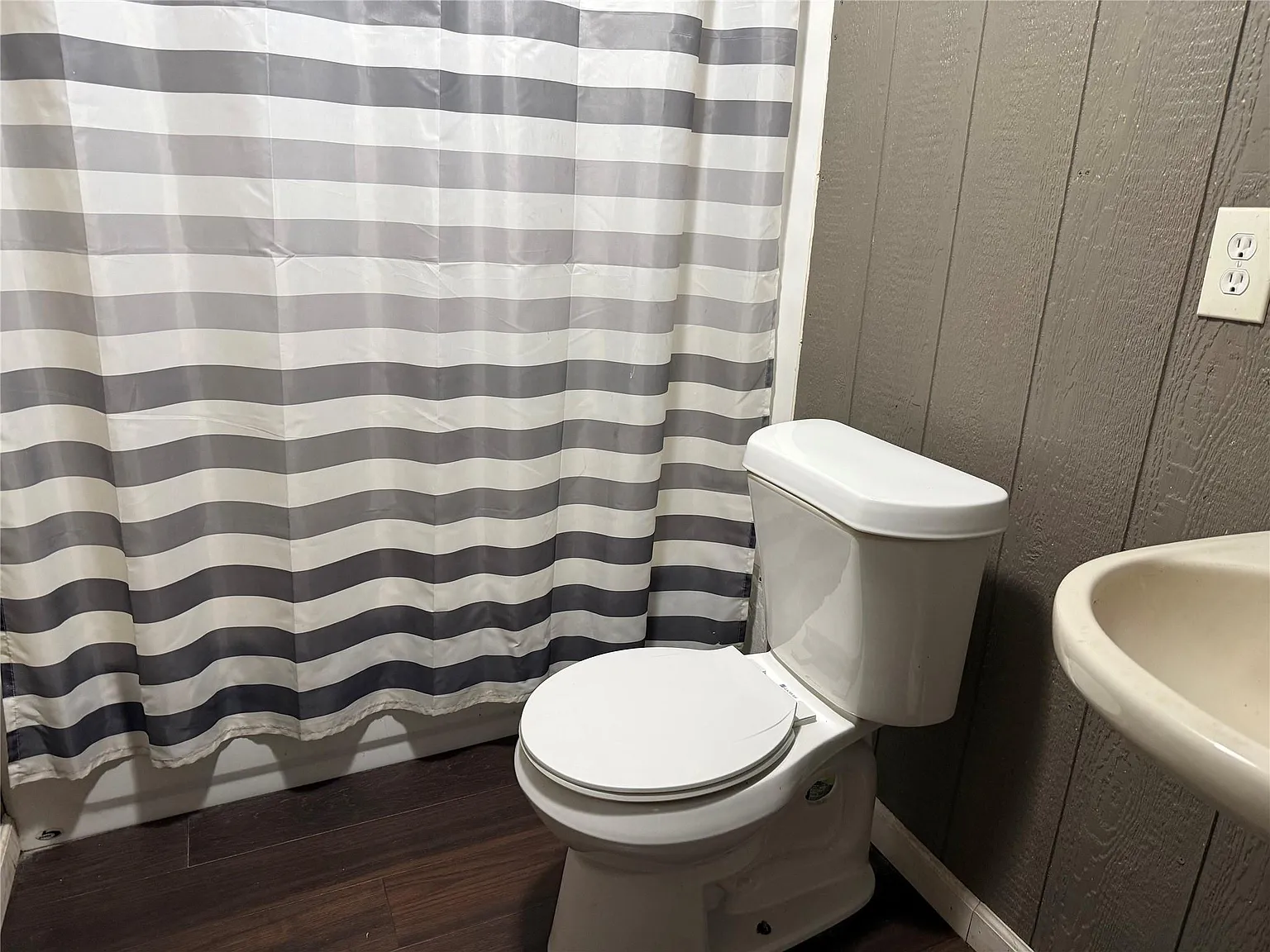 2 bed, 1.0 bath, 798 sqft, $1,100 — Photo 4