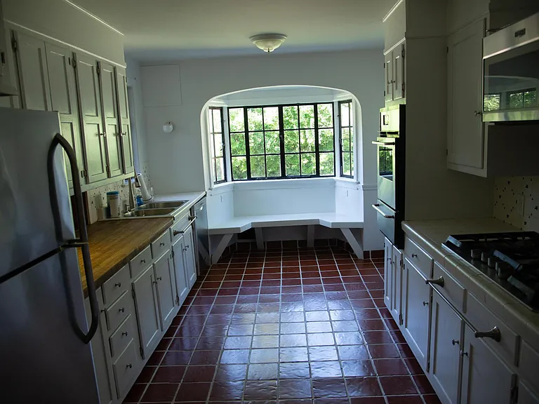 Stainless Steel Appliances - Fridge, Double Sink, Dishwasher, Oven, Stove Top, Microwave.