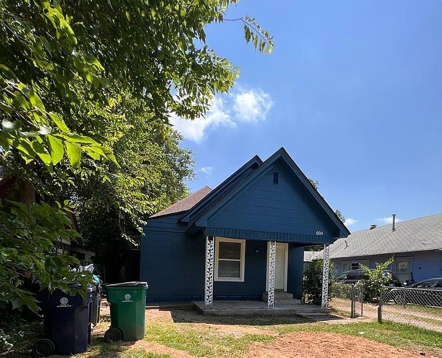 2nd image of 604 SW 30th St