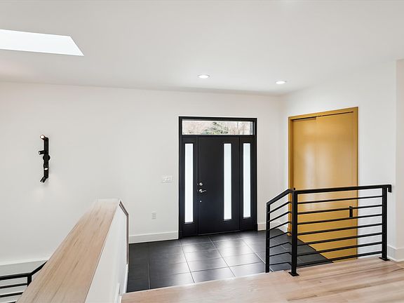 2nd image of 3020 Cedarwood Ln