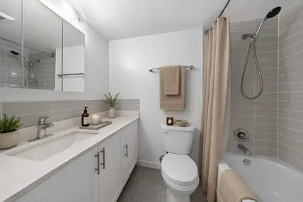 1434 Burnaby St #605 — Photo 9