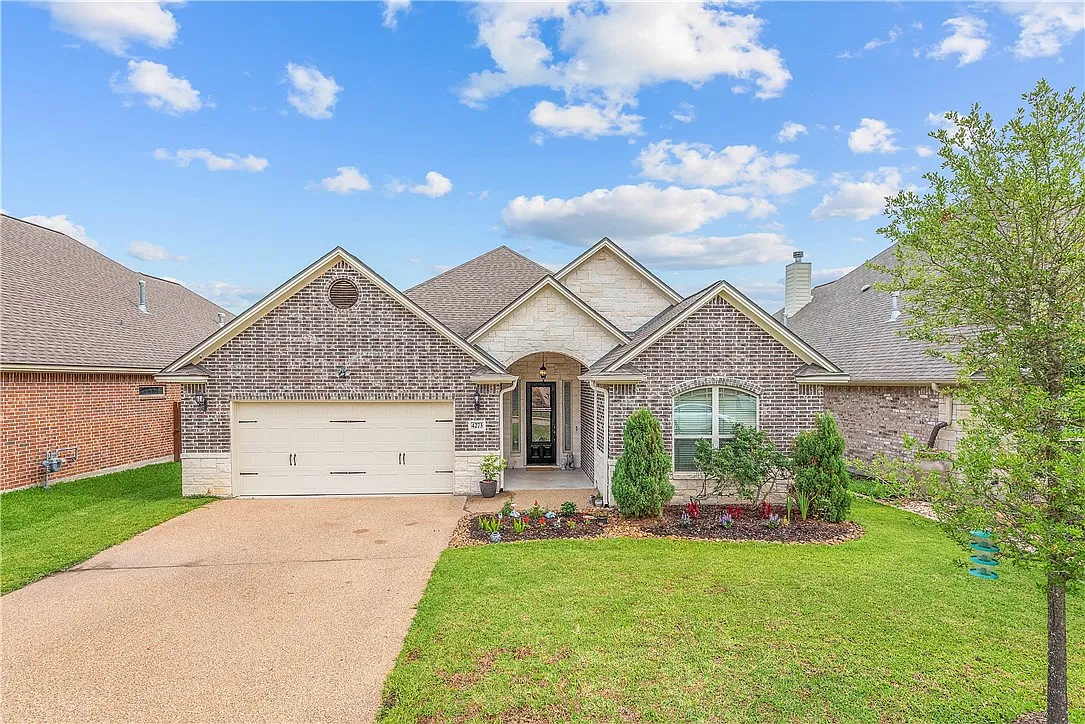 3 bed, 2.5 bath, 2045 sqft, $2,300 — Photo 1