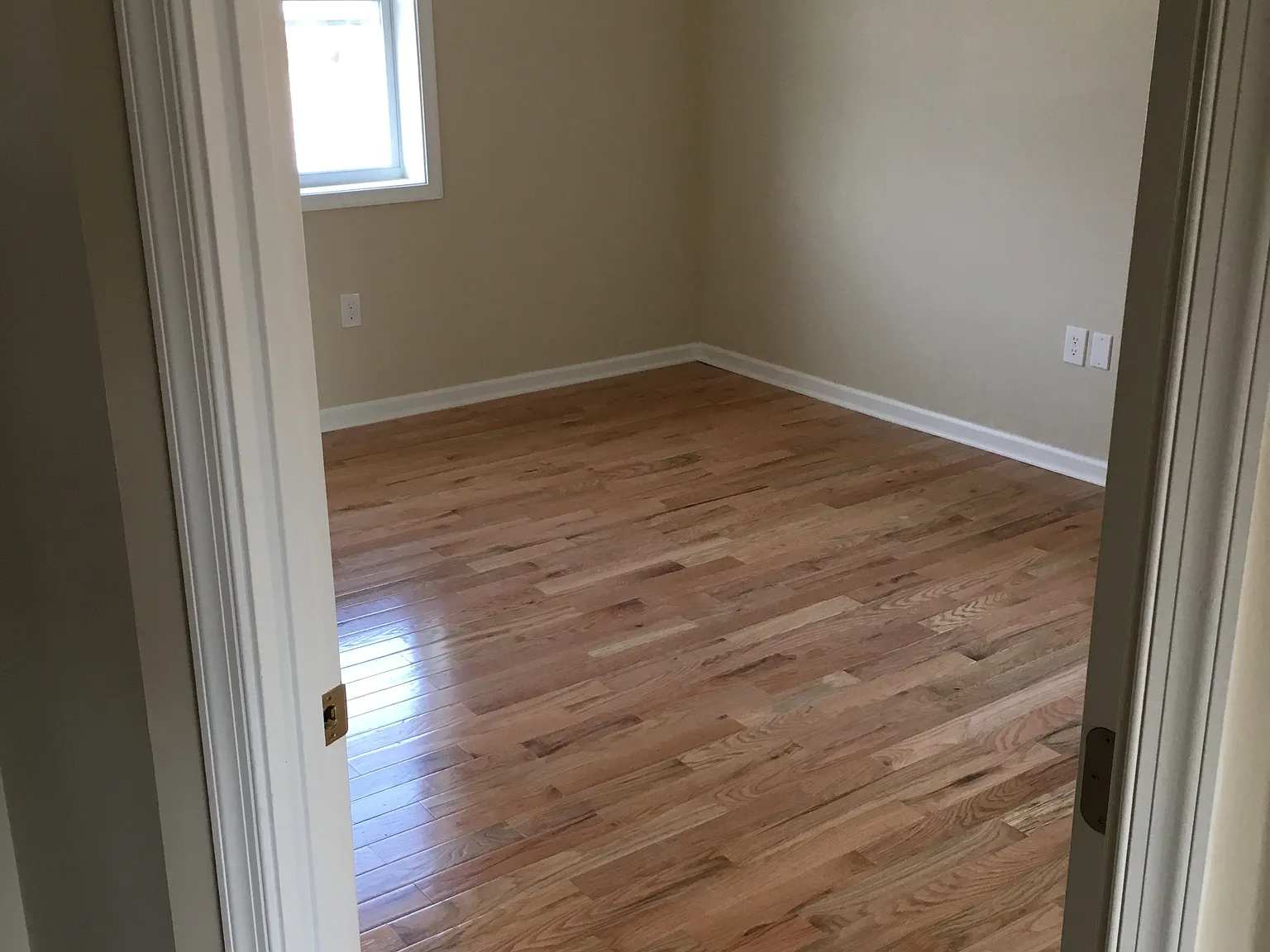 5803 Lillyan Ave — Photo 2