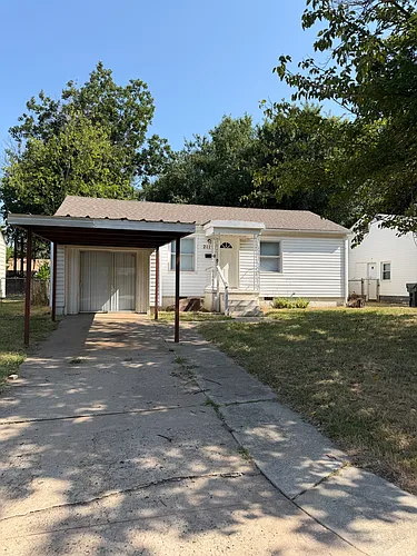 211 W Jacobs Dr Photo 1