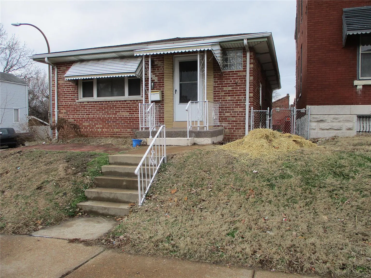 3859 S Compton Ave photo 1