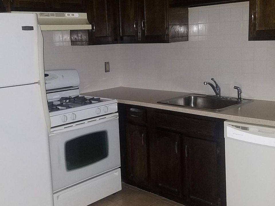 1st image of 1 Helen St APT 2