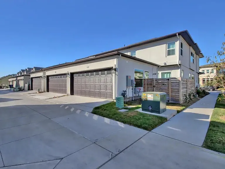 4711 Vaughan St — Photo 34