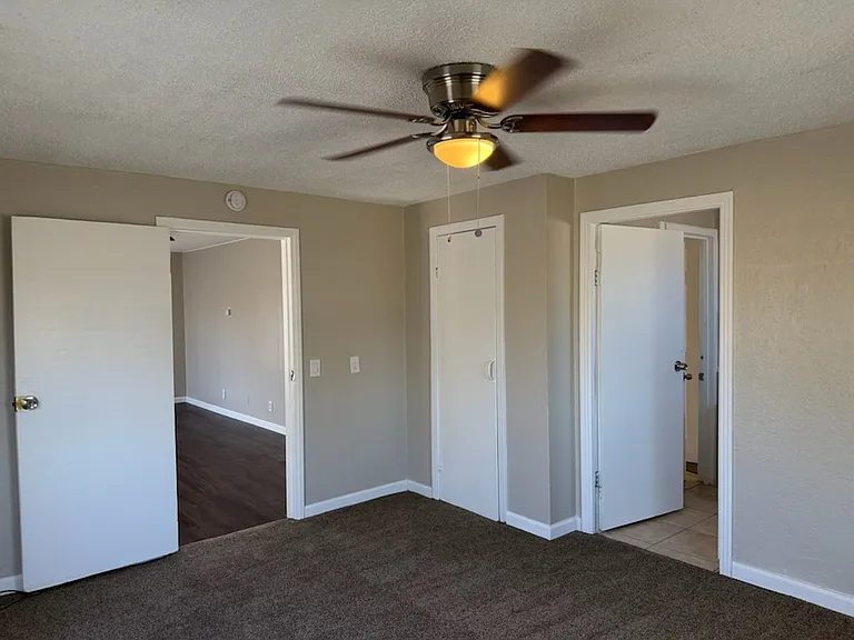 527 W Wilson Ave — Photo 10
