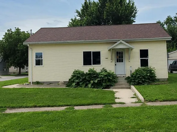 1302 W Linn St, Marshalltown, IA 50158