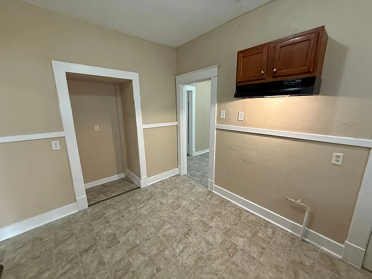 961 N Willett St — Photo 5
