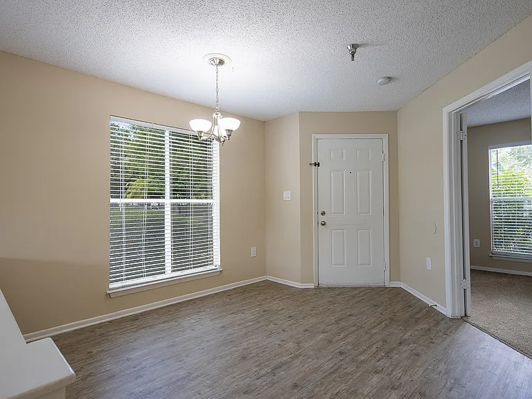 Palm Cove Apartments — Photo 51