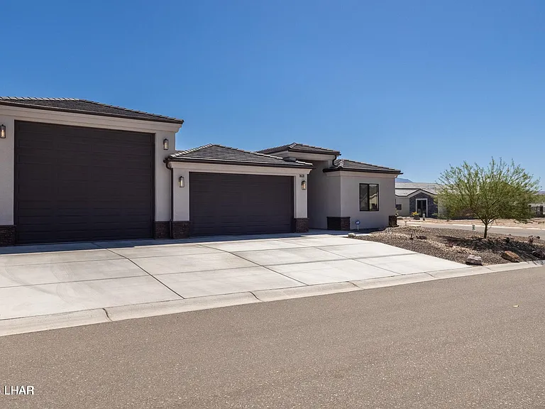 1631 E Laurel Dr — Photo 48