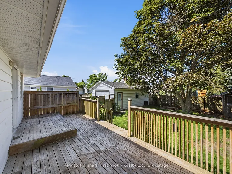 573 Sinclair St — Photo 33