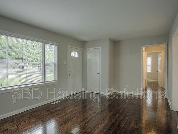 4th image of 13716 Cypress Ave