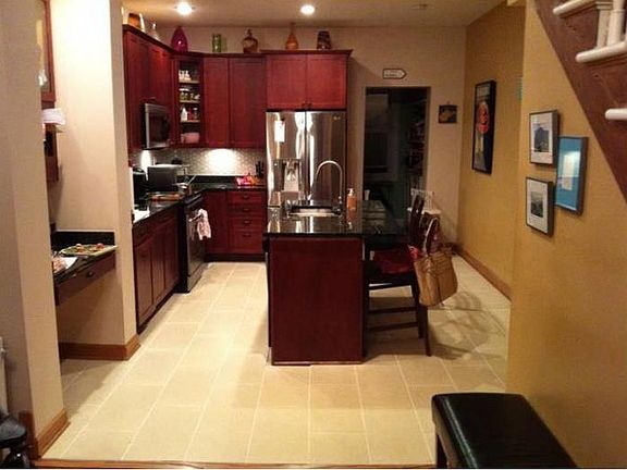 4th image of 816 E 47th Pl #816