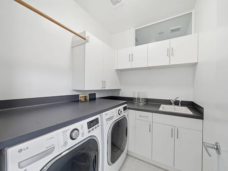 7002 Newcastle St — Photo 10