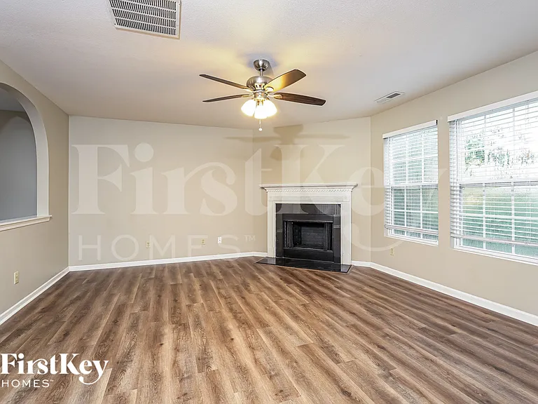 340 Kendall Dr — Photo 4